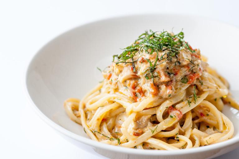 Crab Linguine with Lemon, Mint and Chile